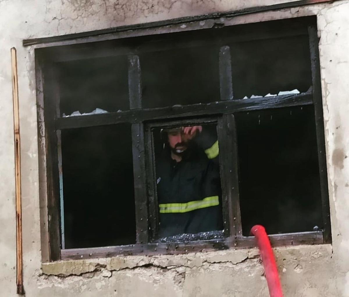 &Ccedil;aldıran&rsquo;da &ccedil;ıkan yangında bir ev kullanılamaz hale geldi