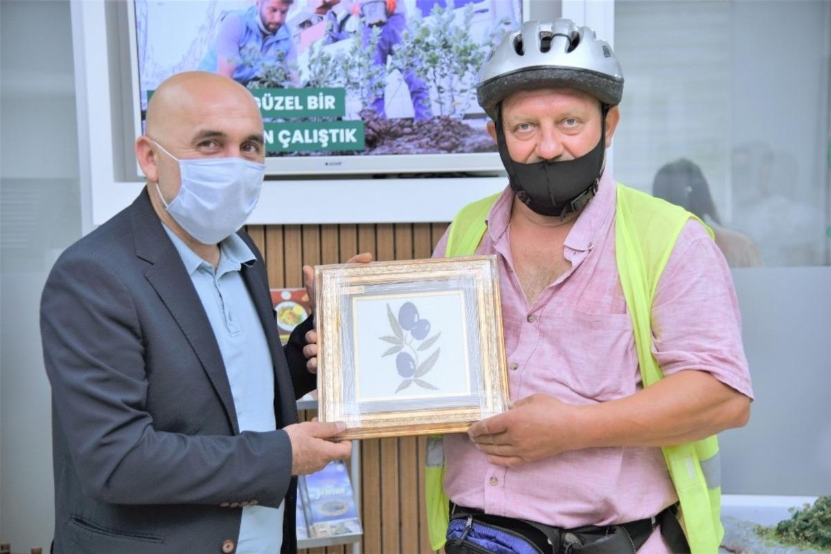 Bisikletle 10 g&uuml;nde 961 kilometre yol katetti