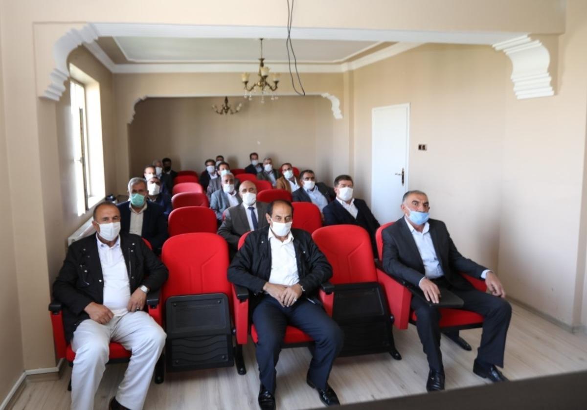 Kaymakam Solak, deprem b&ouml;lgesindeki muhtarlarla bir araya geldi