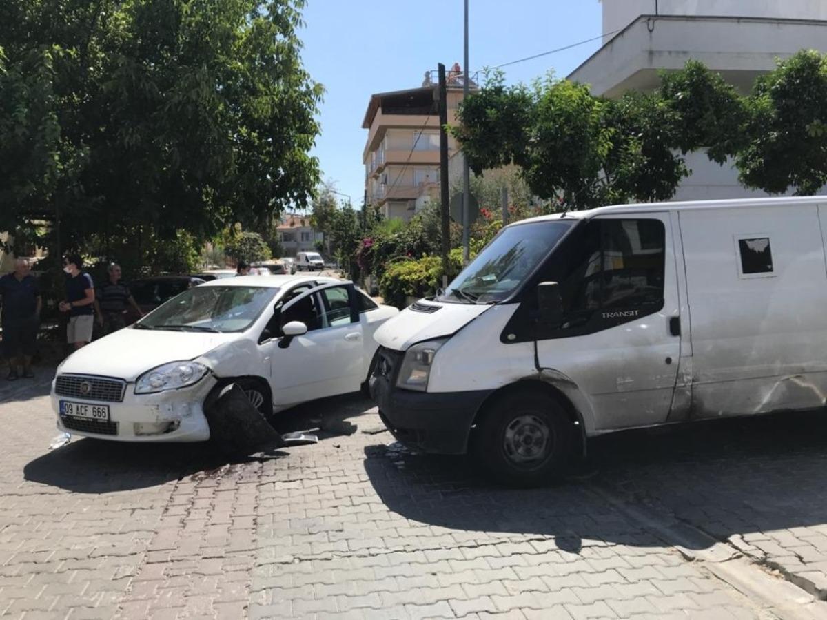Kuşadası&rsquo;nda para taşıyan zırhlı ara&ccedil; kaza yaptı: 1 yaralı