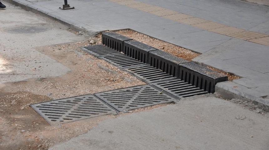 Bord&uuml;r tipi yağmur suyu ızgaralarıyla su baskınlarındaki zarar en aza indirilecek