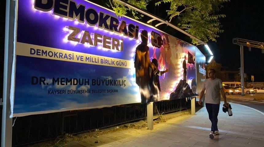 B&uuml;y&uuml;kşehir 15 Temmuz&rsquo;u billboardlara işledi