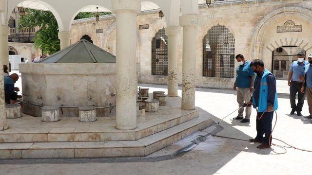 Balıklıgöl’deki ibadethaneler dezenfekte edildi