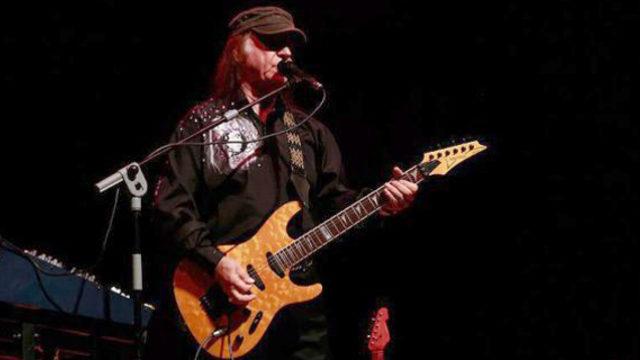 Erkin Koray İstanbul'da sahne aldı