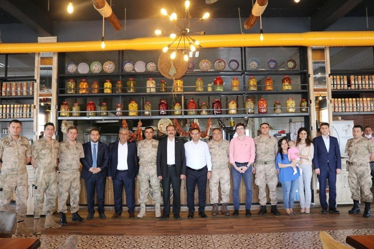 G&uuml;rpınar&rsquo;da tayini &ccedil;ıkanlara veda yemeği