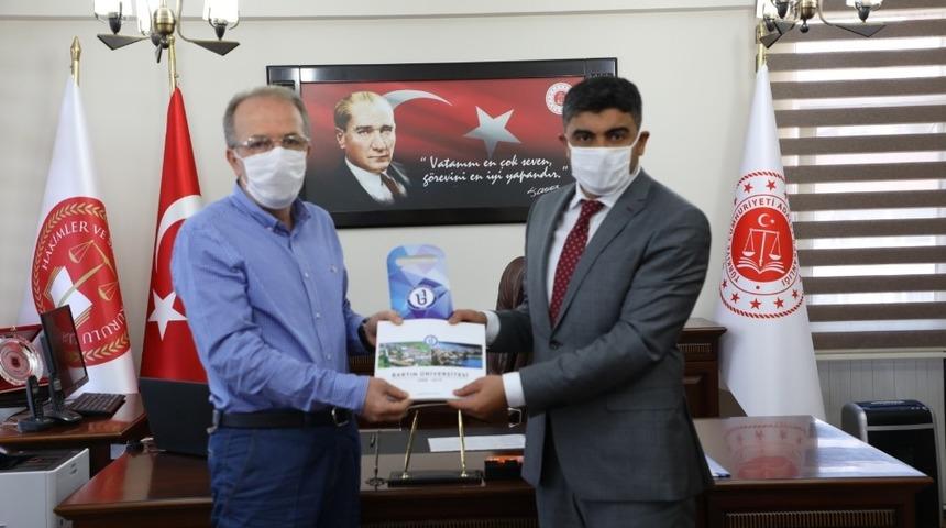 Rekt&ouml;r Uzun&rsquo;dan Başsavcı Kaynak&rsquo;a tebrik ziyareti