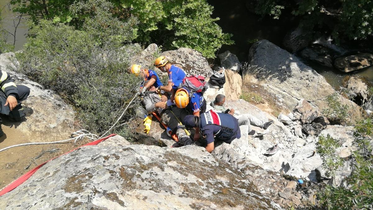 G&Uuml;NCELLEME - Bursa'da dinamit patlatarak define arayan 2 kişi yaralandı