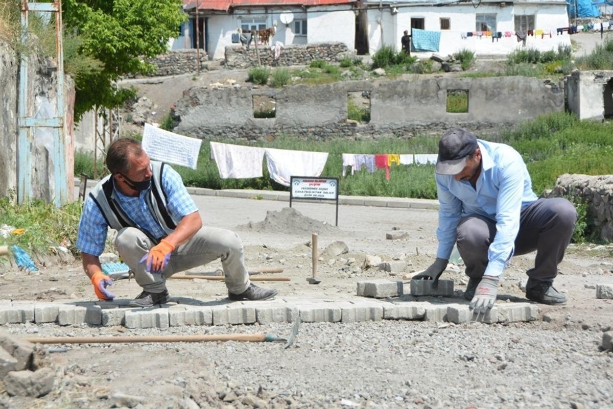 Ardahan&rsquo;da bozuk yollar yenileniyor