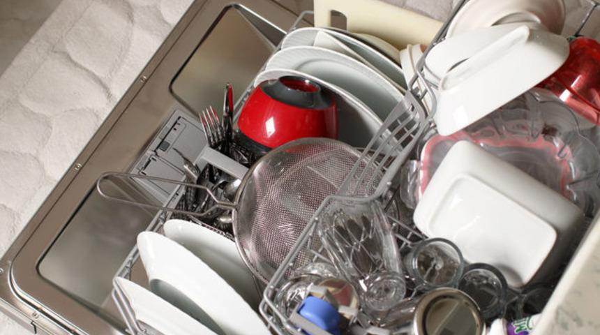 Meğer bulaşık makinesi bu yüzden temiz yıkamıyormuş! İşte çözüm önerileri...