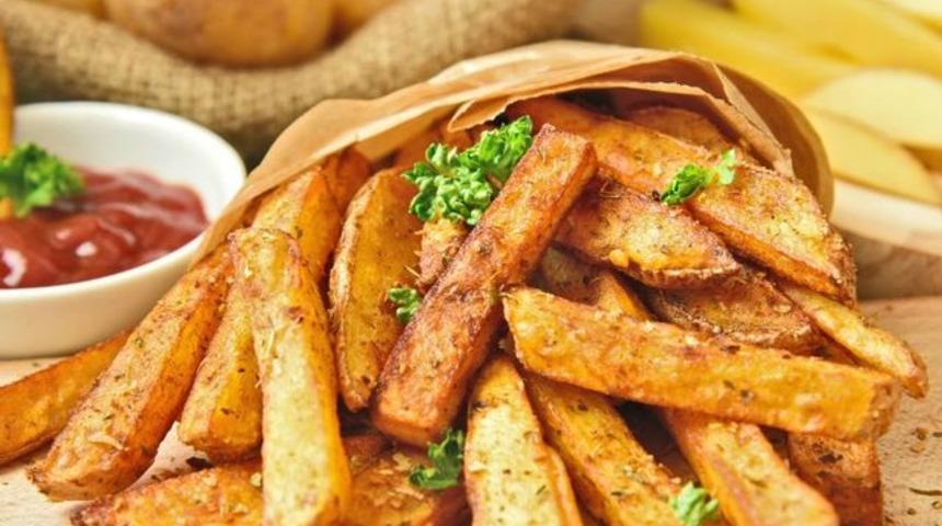 Meğer fast food zincirlerindeki çıtır çıtır patatesin sırrı buymuş! İşte o tarif...