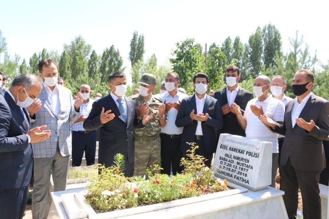 15 Temmuz şehidi mezarı başında dualarla anıldı