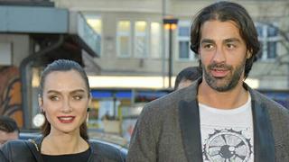 Birce Akalay ve Sarp Levendoğlu el ele