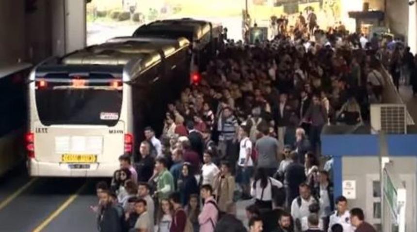 15 Temmuz&rsquo;da İETT  bedava mı? 15 Temmuz 2020 İstanbul&rsquo;da ulaşım;metro, metrob&uuml;s, vapur &uuml;cretsiz mi?