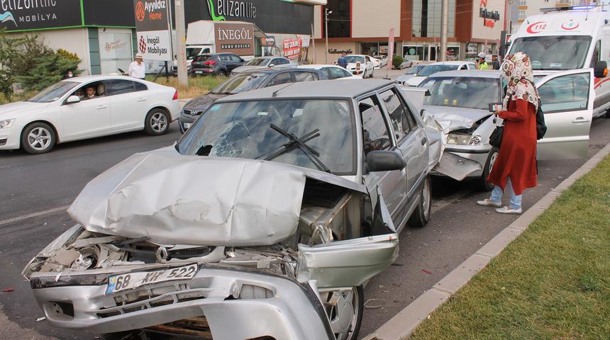 Aksaray'da feci kaza! 5 araç birbirine girdi: Yaralılar var