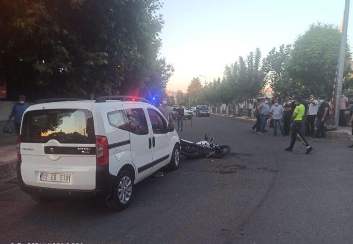 Otomobil ile motosiklet çarpıştı: 2 yaralı G2