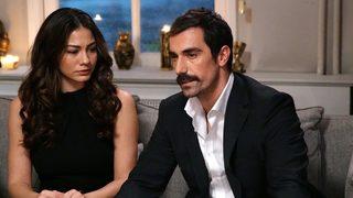 Demet Özdemir'den Doğduğun Ev Kaderindir setinde kriz haberlerine gönderme!