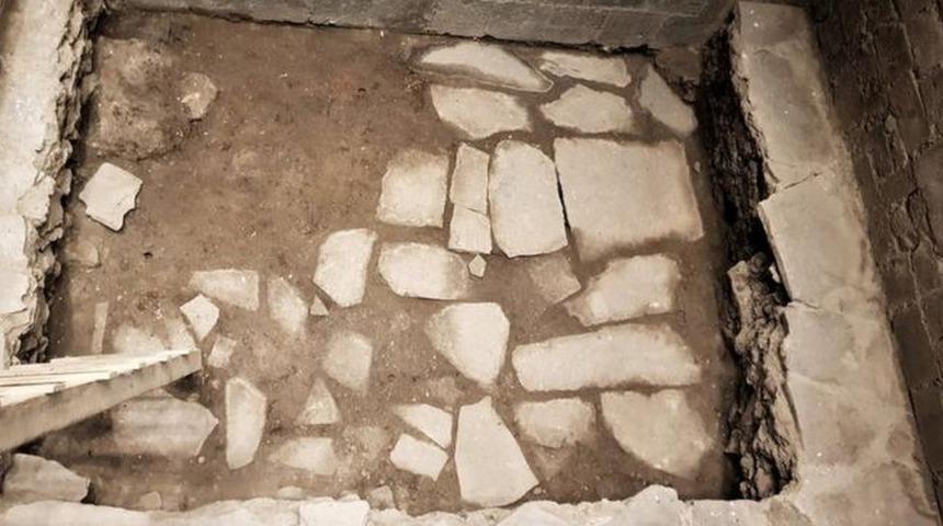 Mexico City'nin &uuml;nl&uuml; meydanında en az 600 yıllık bir Aztek sarayının kalıntıları bulundu