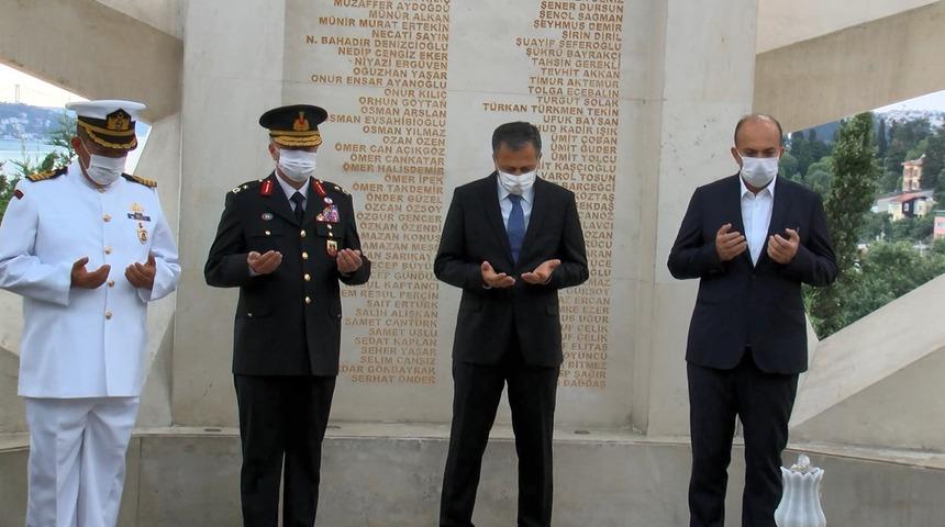 İstanbul Valisi Yerlikaya 15 Temmuz Şehitler Anıtı'nı ziyaret etti
