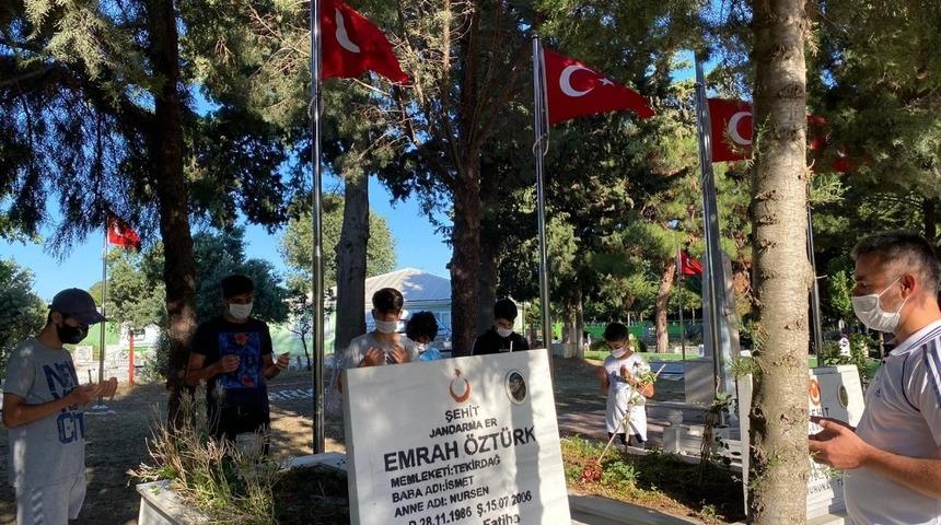 Gen&ccedil;ler şehitleri yad etti