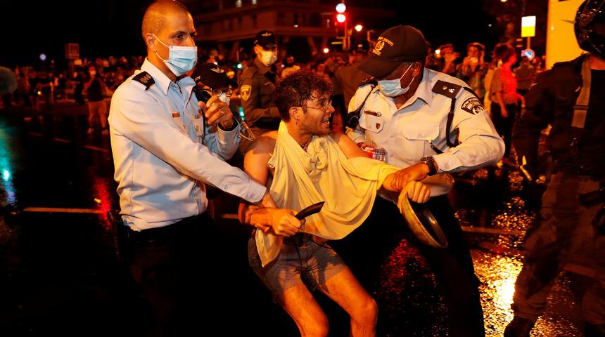 İsrail'de binlerce kişi sokağa döküldü: İstifa istiyorlar