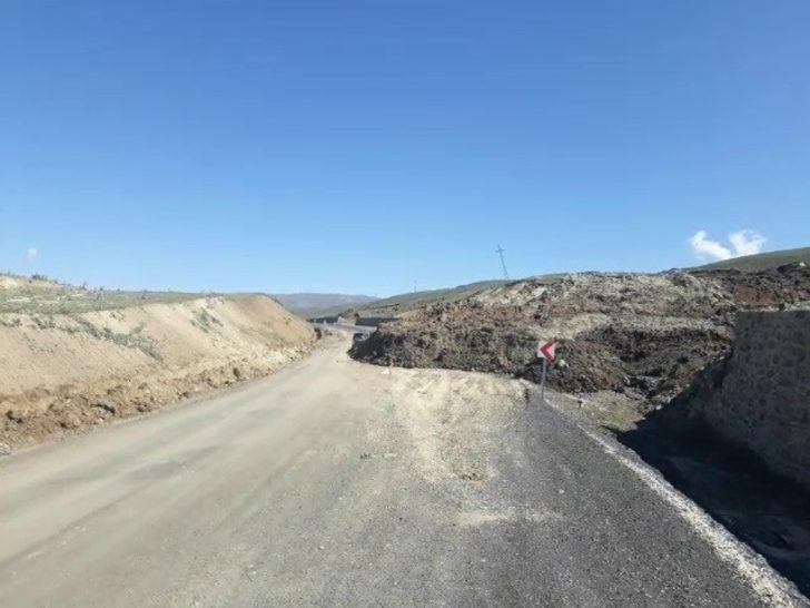 Tekman - Erzurum Palandöken yolunu heyelan vurdu G3