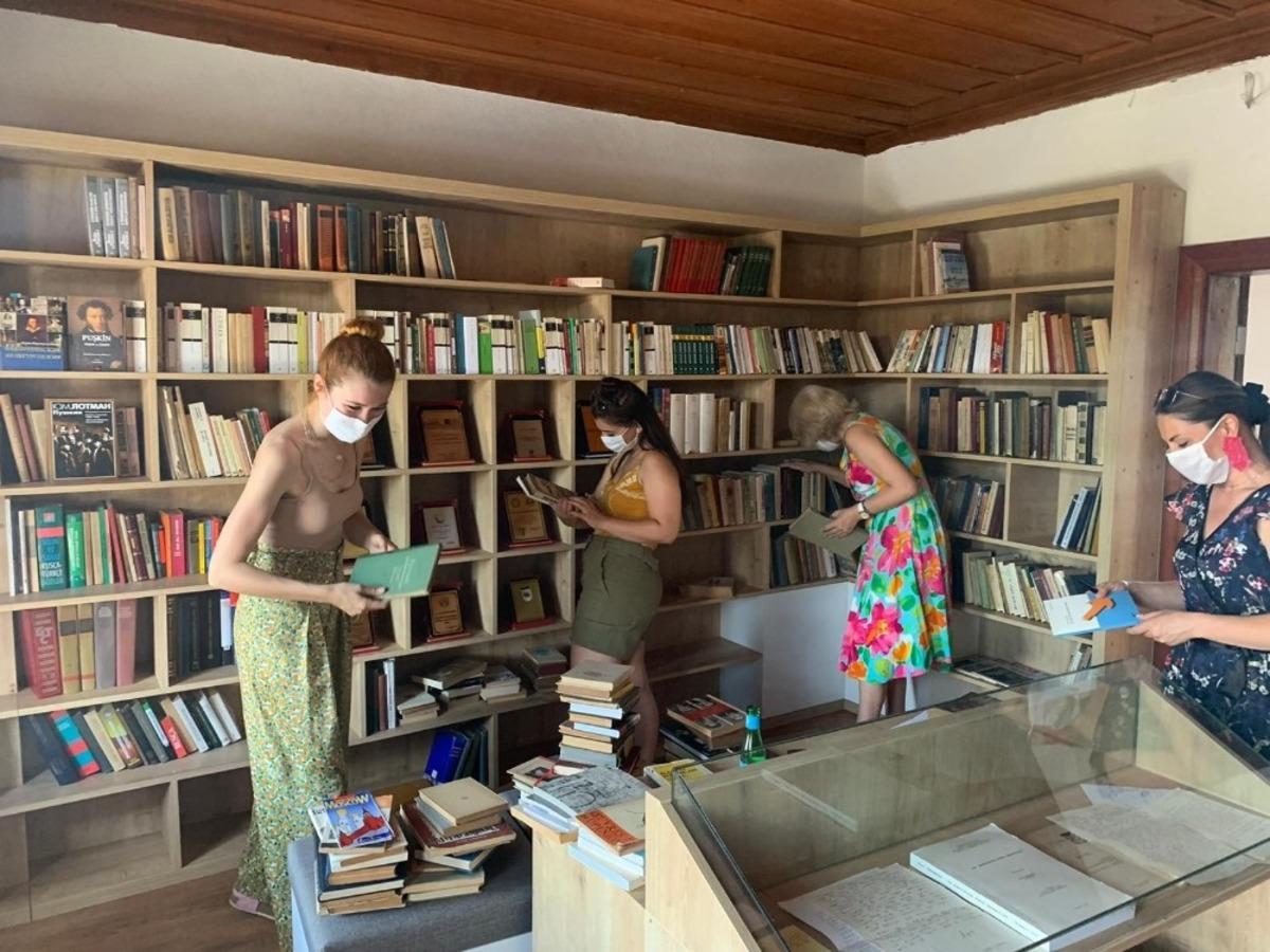 Ataol Behramoğlu Kitaplığı b&uuml;y&uuml;meye devam ediyor