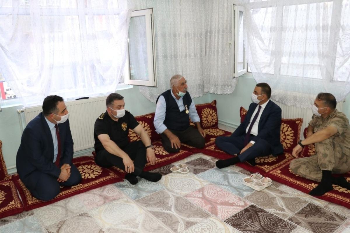 Vali Hacıbektaşoğlu&rsquo;ndan şehit aileleri ve gezilere ziyaret