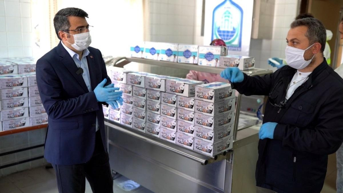 Yıldırım&rsquo;da g&uuml;nl&uuml;k 300 kişiye yemek ikramı