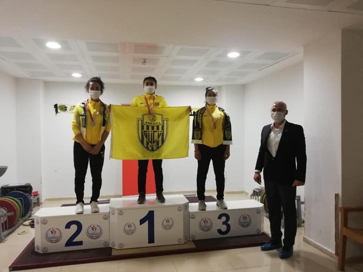 15 Temmuz Demokrasi ve Milli Birlik G&uuml;n&uuml; kapsamında spor etkinlikleri sona erdi