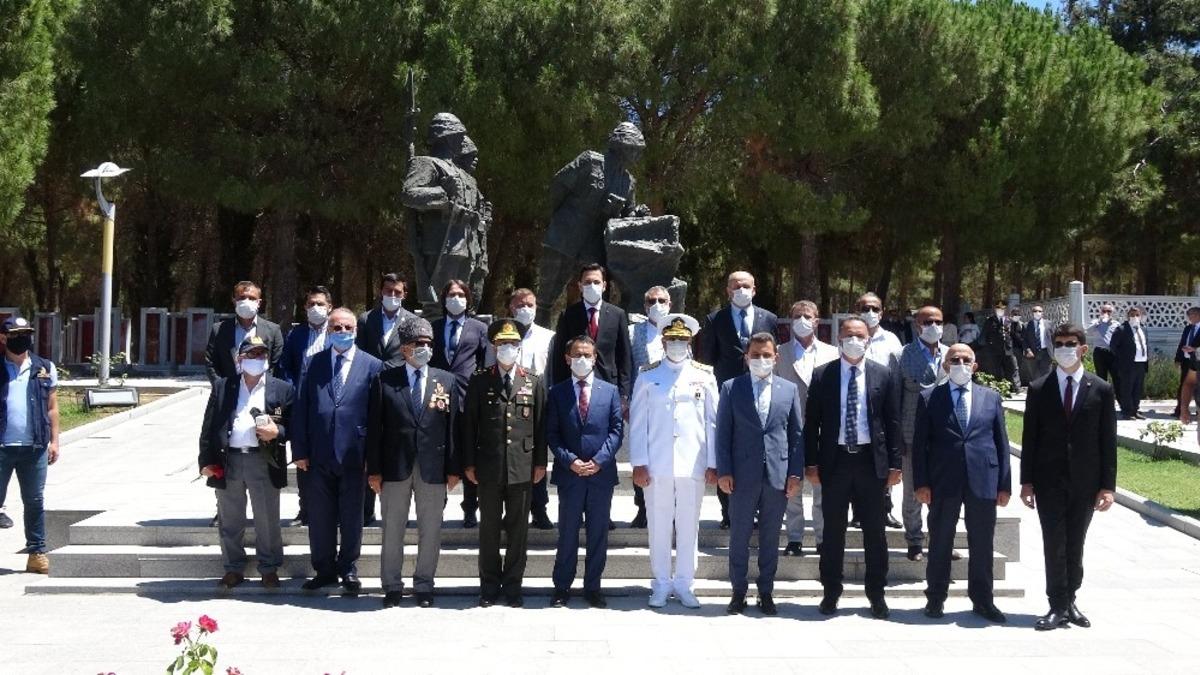 15 Temmuz şehitleri i&ccedil;in Şehitler Abidesi&rsquo;nde t&ouml;ren d&uuml;zenlendi