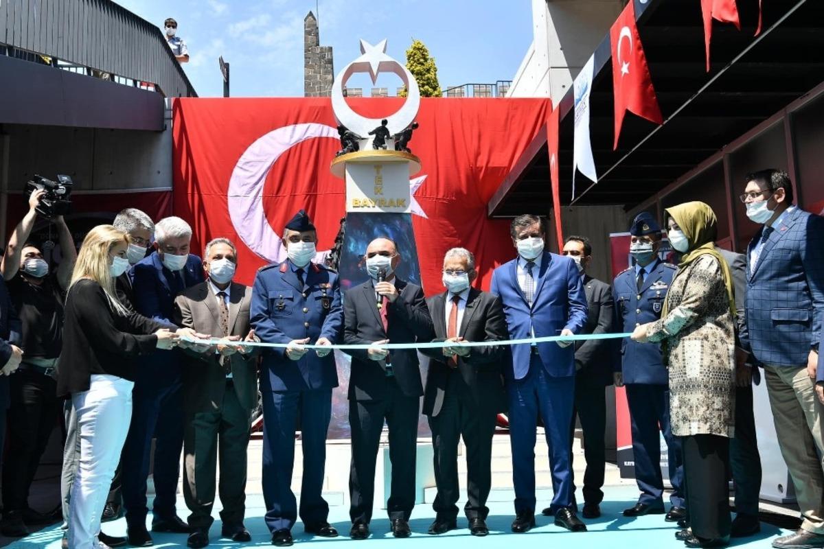 &rsquo;D&ouml;nmeyi D&uuml;ş&uuml;nmeyenler 1915 &Ccedil;anakkale-15 Temmuz Ruhu&rsquo; sergisi a&ccedil;ıldı