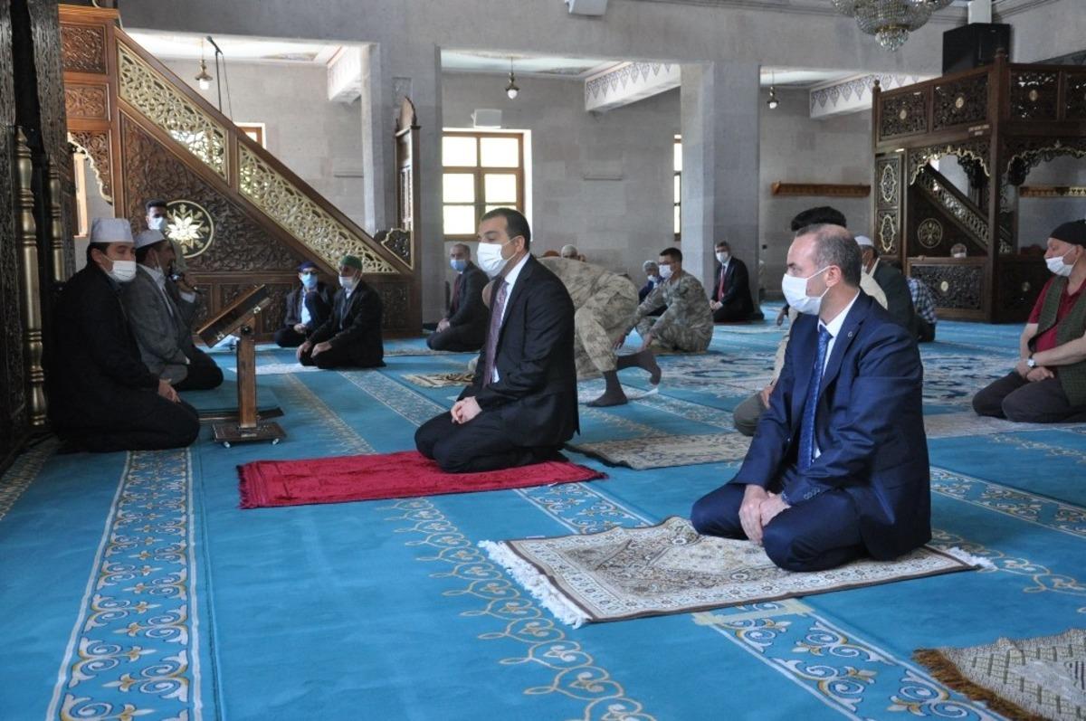 Kars&rsquo;ta 15 Temmuz şehitleri i&ccedil;in mevlit okutuldu