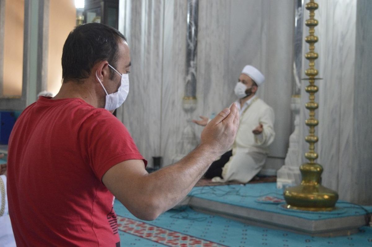 15 Temmuz şehitleri i&ccedil;in hatim duası yapıldı, mevlit okundu