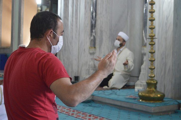 15 Temmuz şehitleri için hatim duası yapıldı, mevlit okundu G1