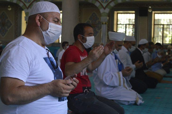 15 Temmuz şehitleri için hatim duası yapıldı, mevlit okundu G2