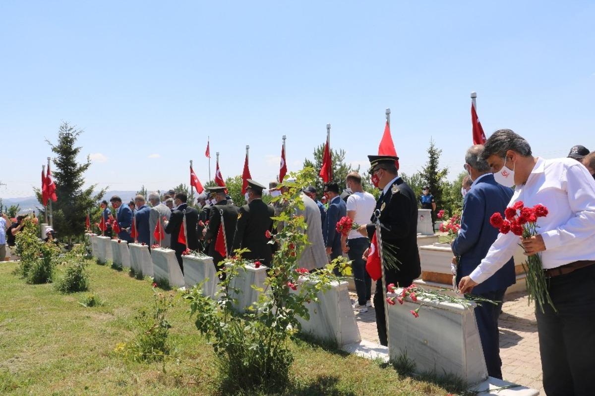 15 Temmuz şehitleri ziyaret edildi