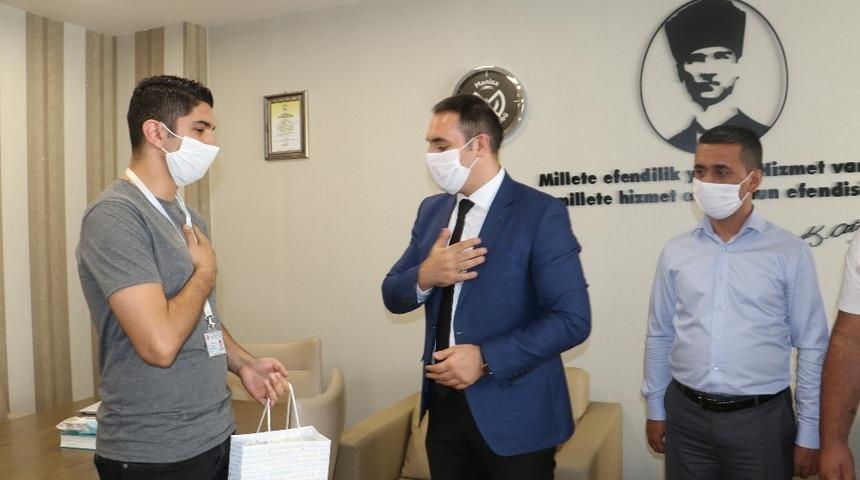 Manisa&rsquo;da duyarlı belediye personelleri tebrik edildi