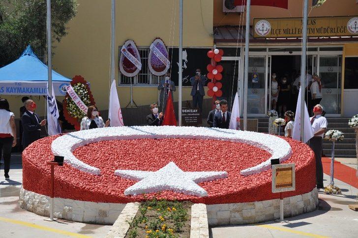 Büyük emekler sonucu tamamlanan Bayrak figürü törenle açıldı G1