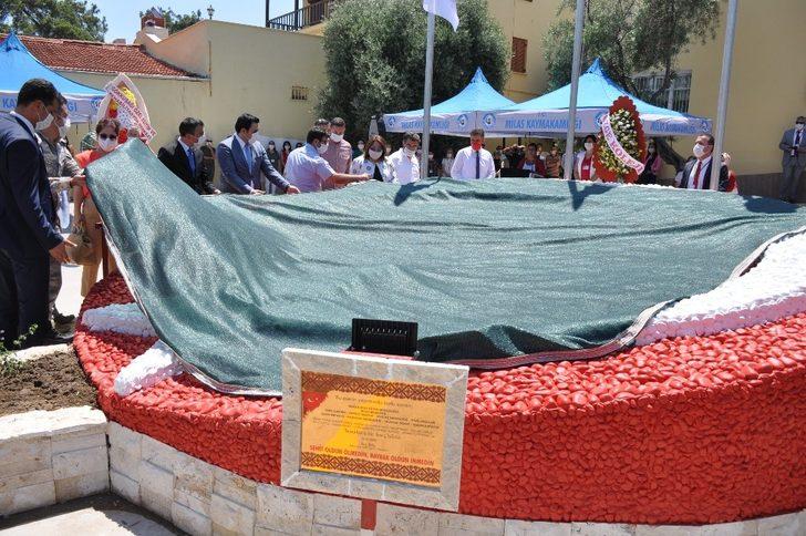 Büyük emekler sonucu tamamlanan Bayrak figürü törenle açıldı G2