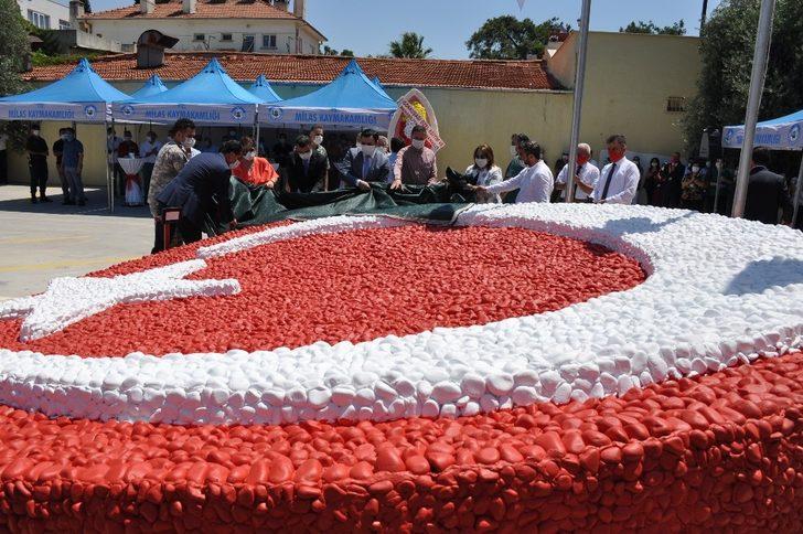 Büyük emekler sonucu tamamlanan Bayrak figürü törenle açıldı G3