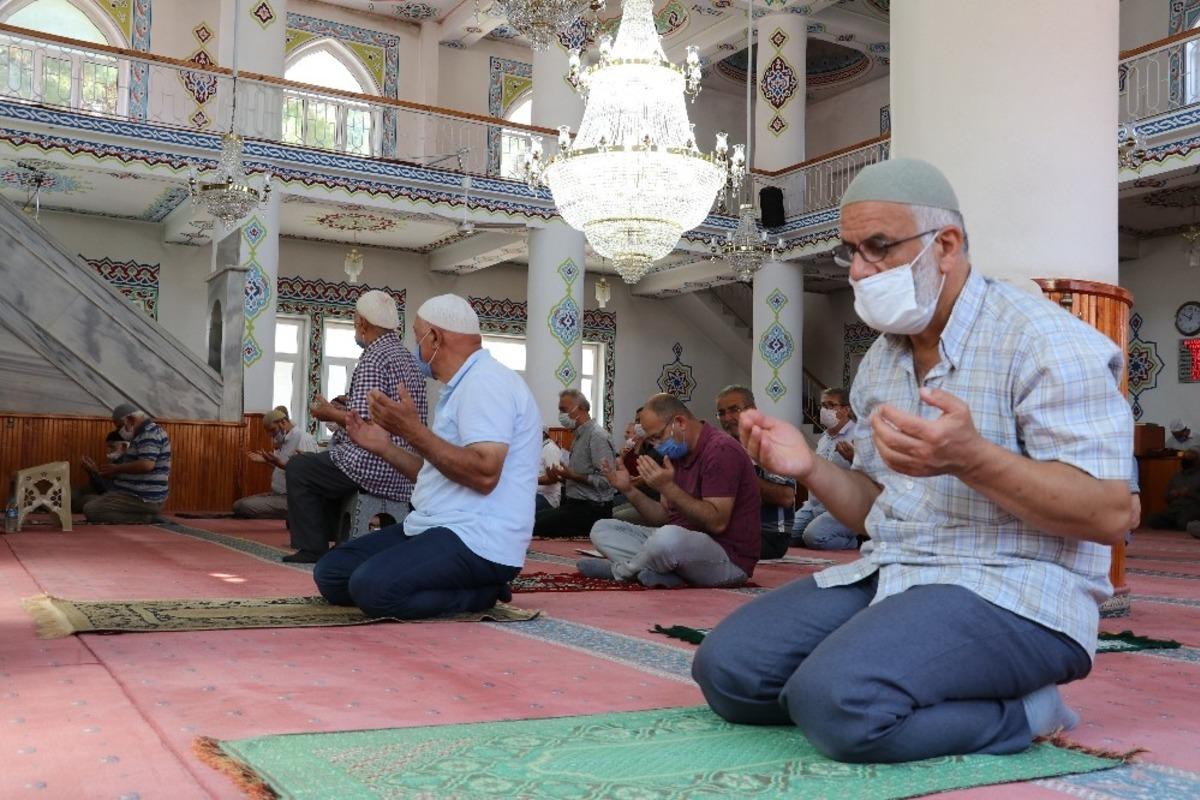 Taşova&rsquo;da mevlit okutulup şehitlikler ziyaret edildi