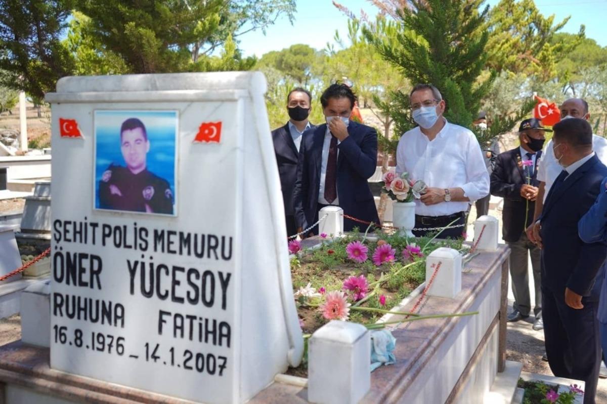 Ayvalık&rsquo;ta 15 Temmuz anma programı kapsamında şehitlik ziyareti