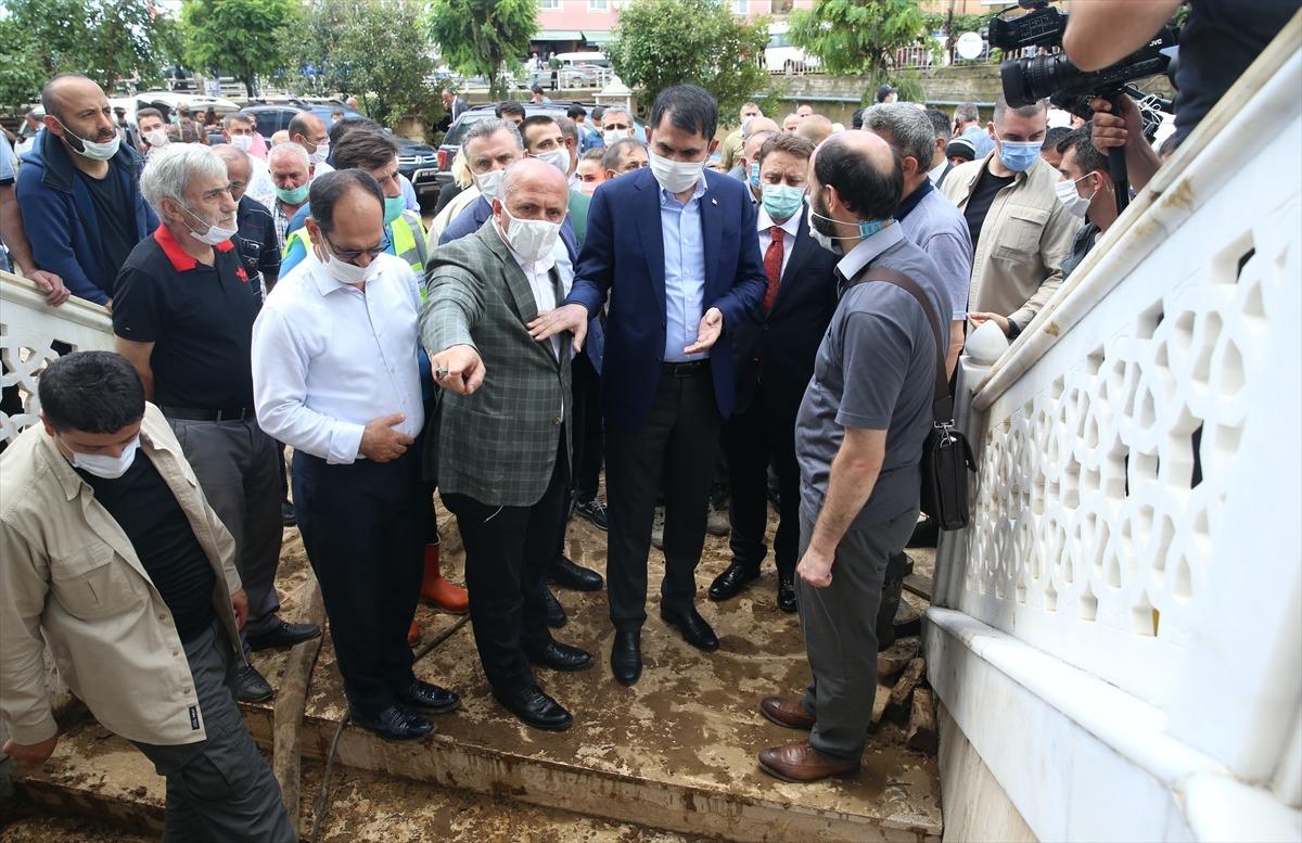 Bakan Kurum, Rize'de sağanağın etkili olduğu alanda incelemede bulundu: (1)