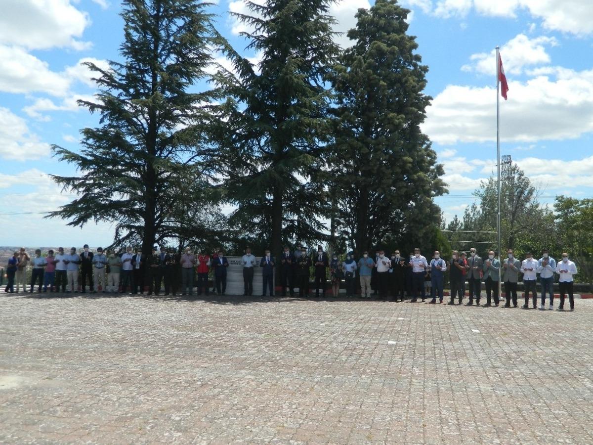 Dualar L&uuml;leburgaz Şehitliğinden g&ouml;ğe y&uuml;kseldi