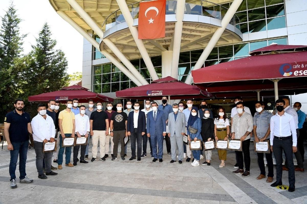 Başkan G&uuml;rkan, gen&ccedil;lerle bir araya geldi