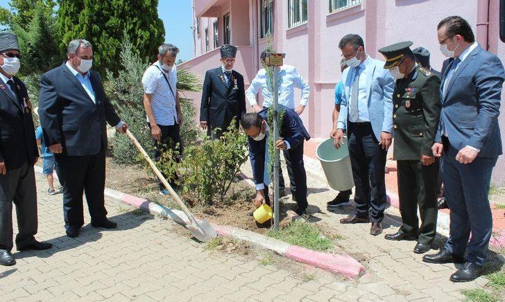 Şehitler için fidan diktiler G1