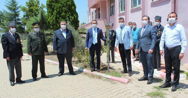 Şehitler için fidan diktiler G3