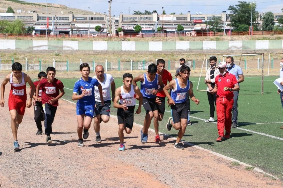 Erciş&rsquo;te &lsquo;15 Temmuz Atletizm Koşusu&rsquo; yapıldı