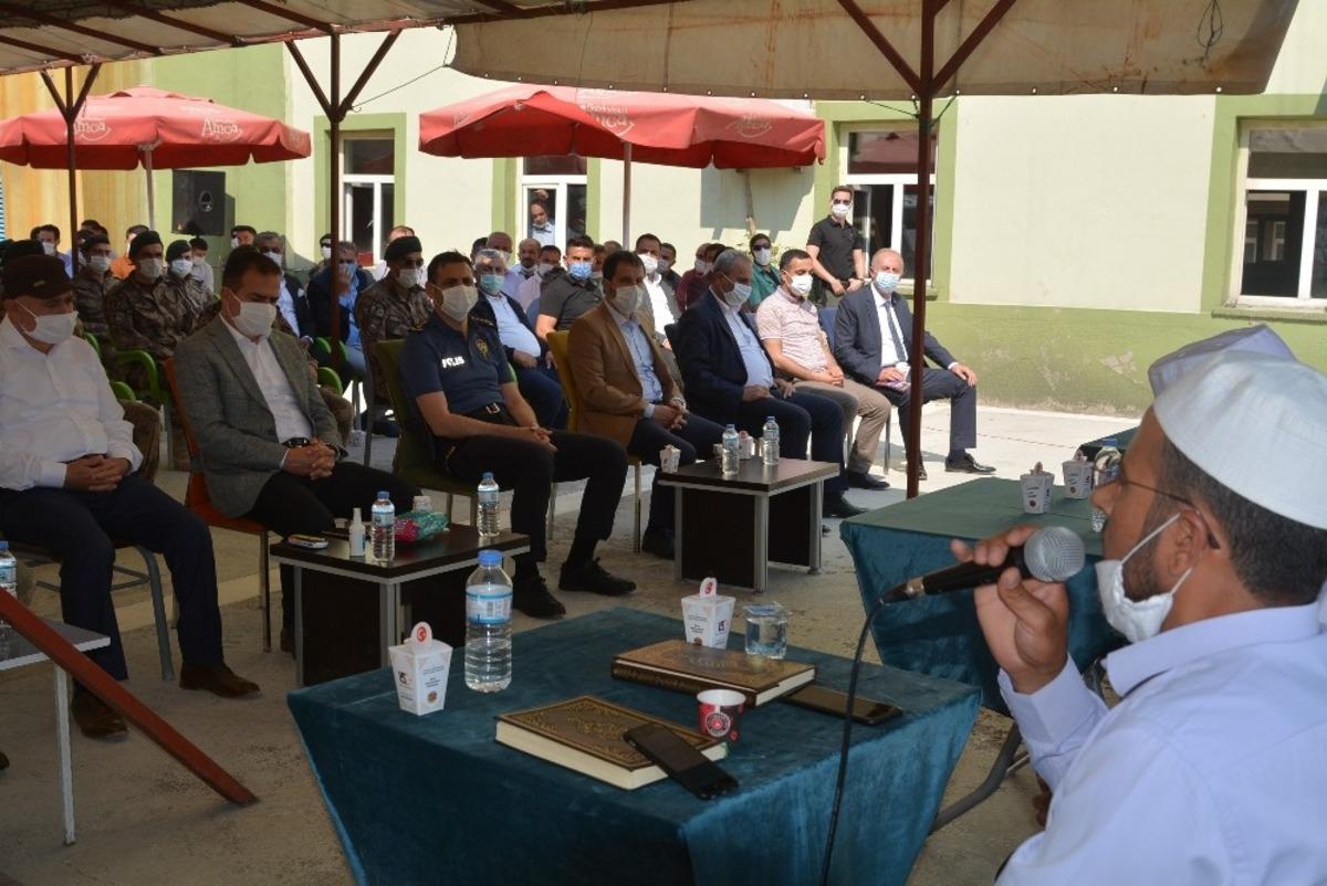 Hakkari&rsquo;de şehitler i&ccedil;in mevlit okutuldu