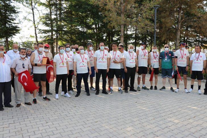 Şehit Astsubay Ömer Halisdemir mezarı başında anıldı G4